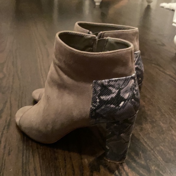 Olive green/Tan suede reptile booties - Picture 3 of 5